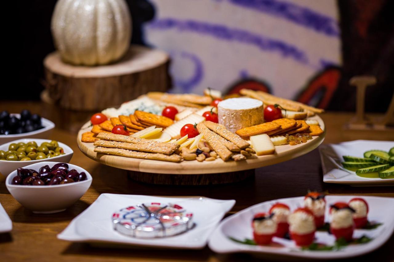 Hotel Helin Central Крайова Экстерьер фото