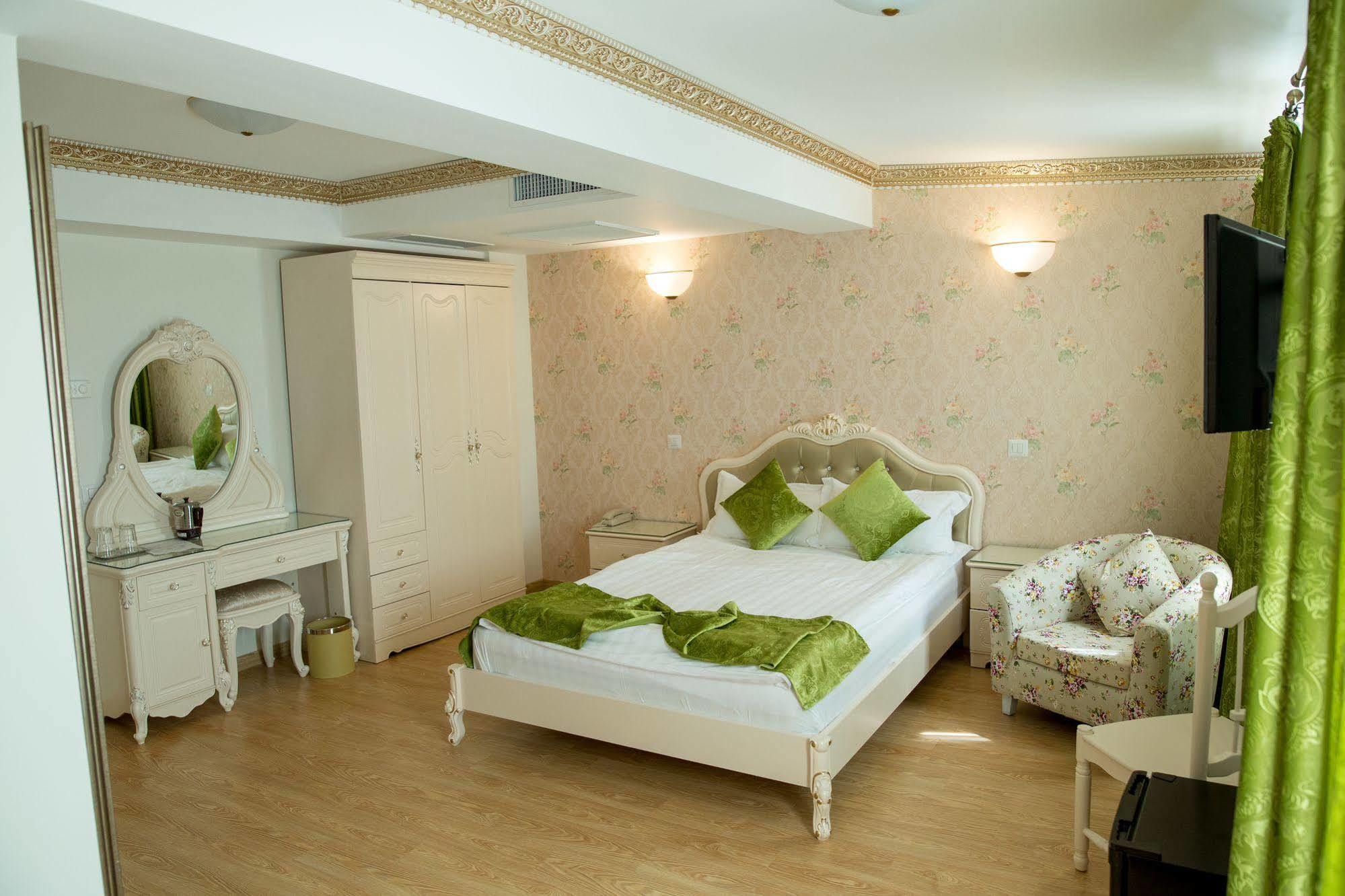 Hotel Helin Central Крайова Экстерьер фото