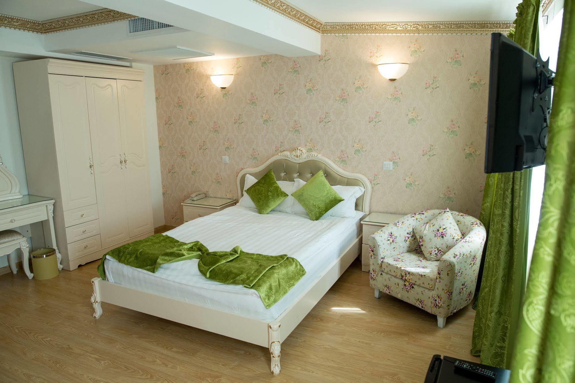 Hotel Helin Central Крайова Экстерьер фото