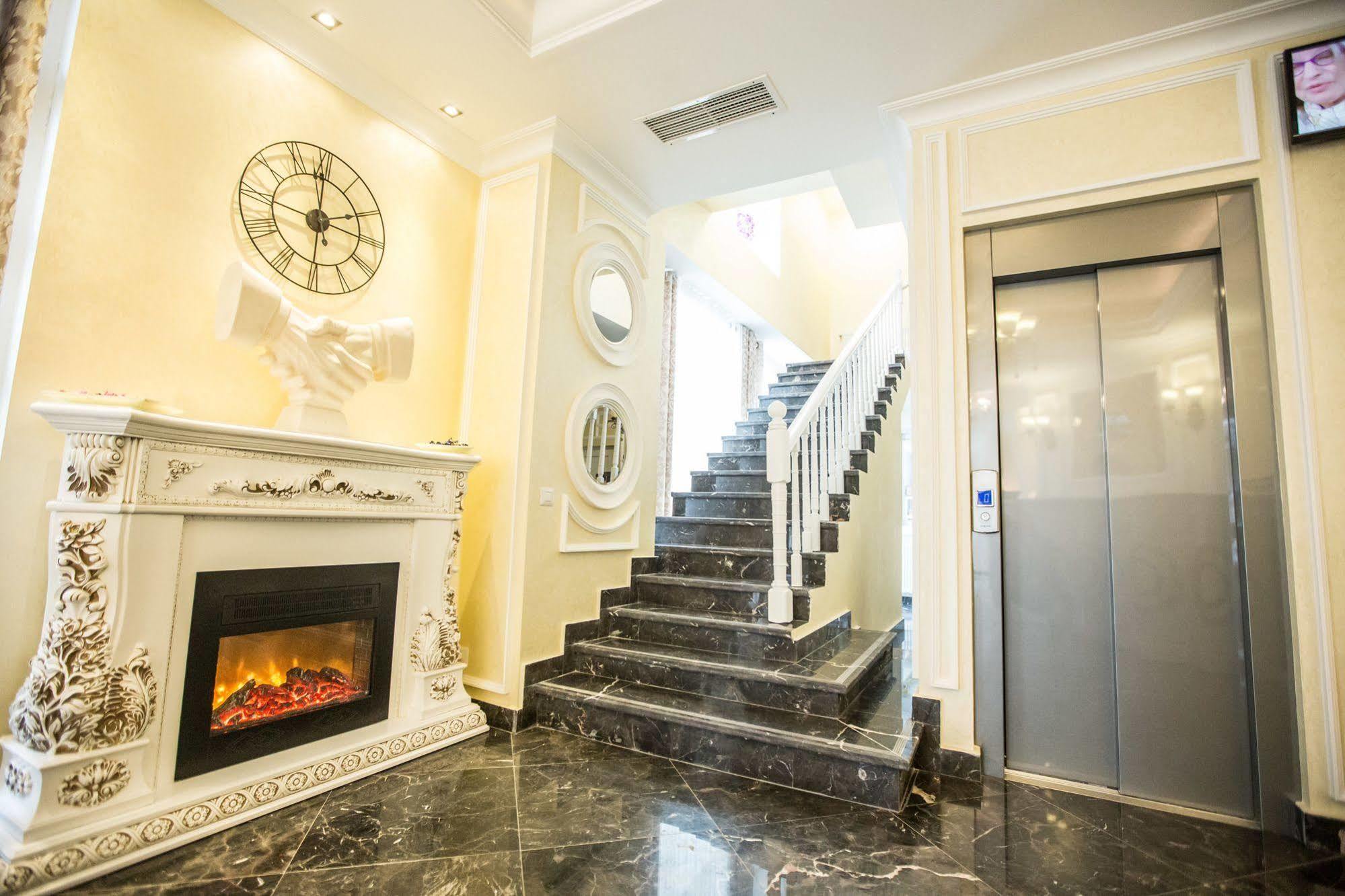 Hotel Helin Central Крайова Экстерьер фото